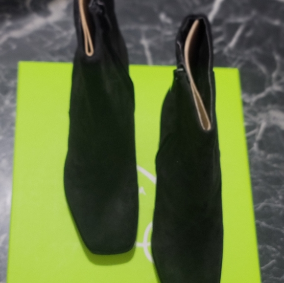 Shoes - Picture 10 of 10